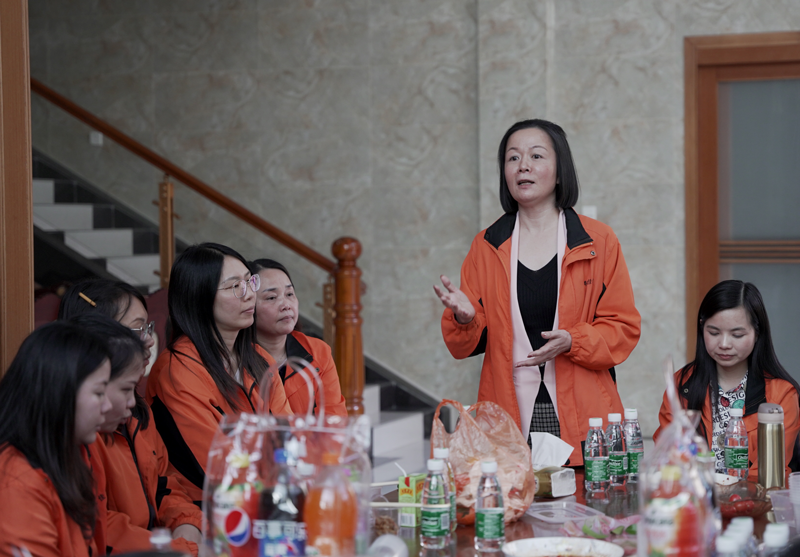 梁柳冰講話 梁柳冰講話